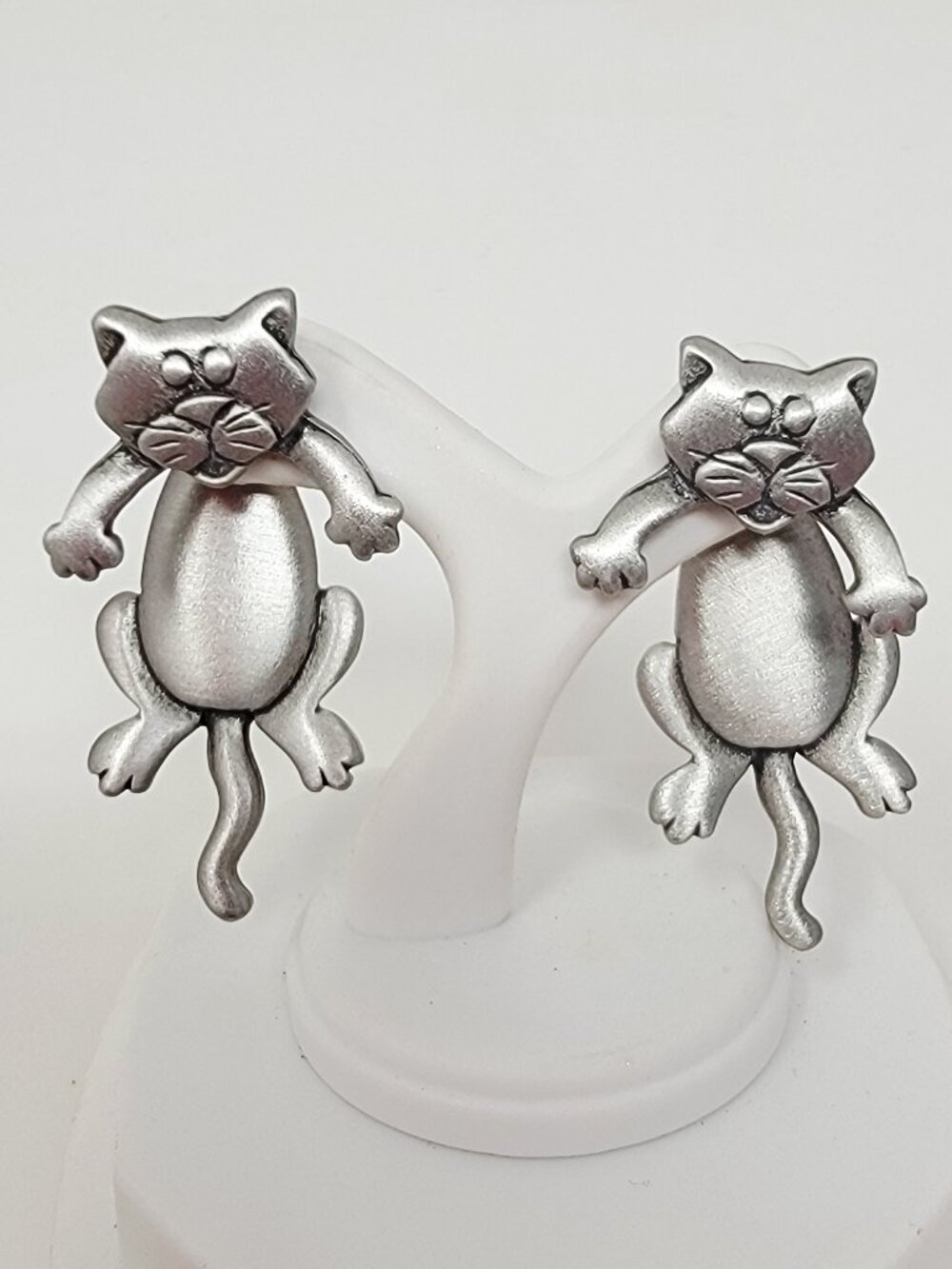 Vintage JJ Jonette Sleeping Cat Silver Tone Pierced Earrings